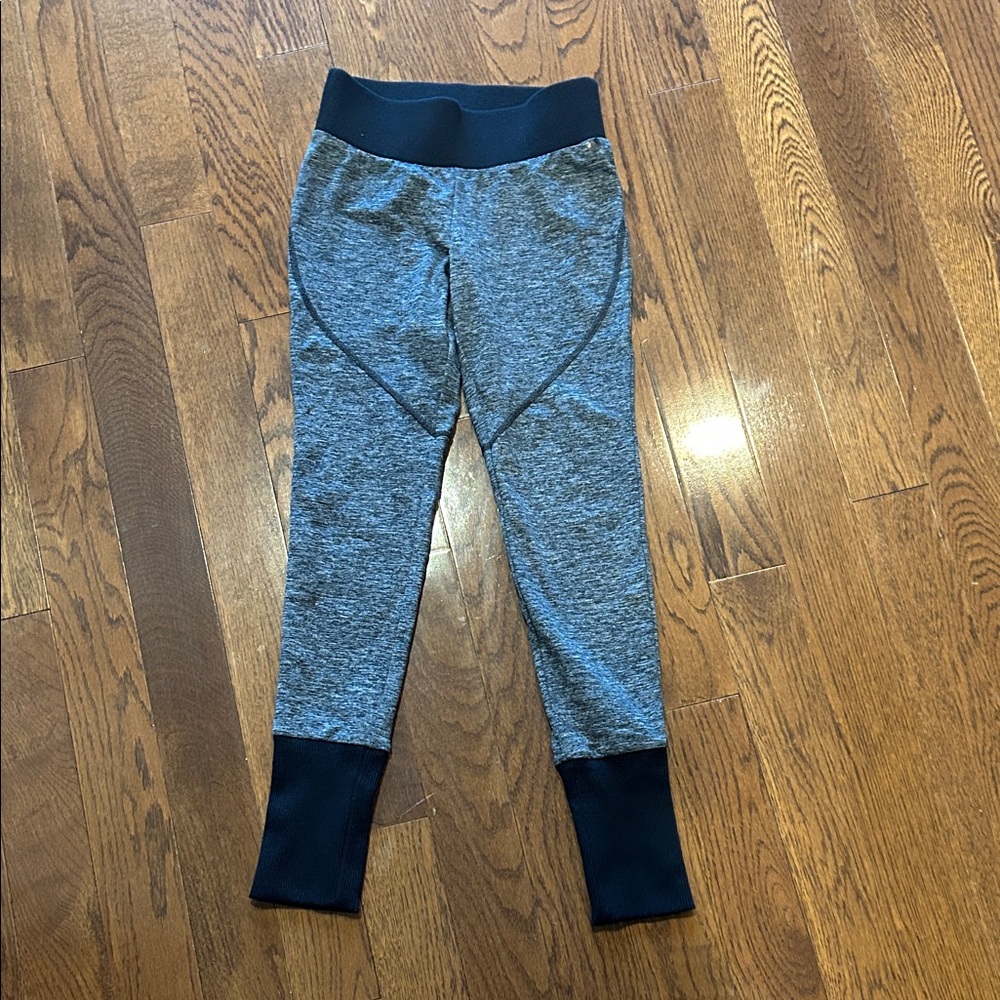 Under Armour Jogger Style Leggings in Gray and Black -Size S- Excellent Cond